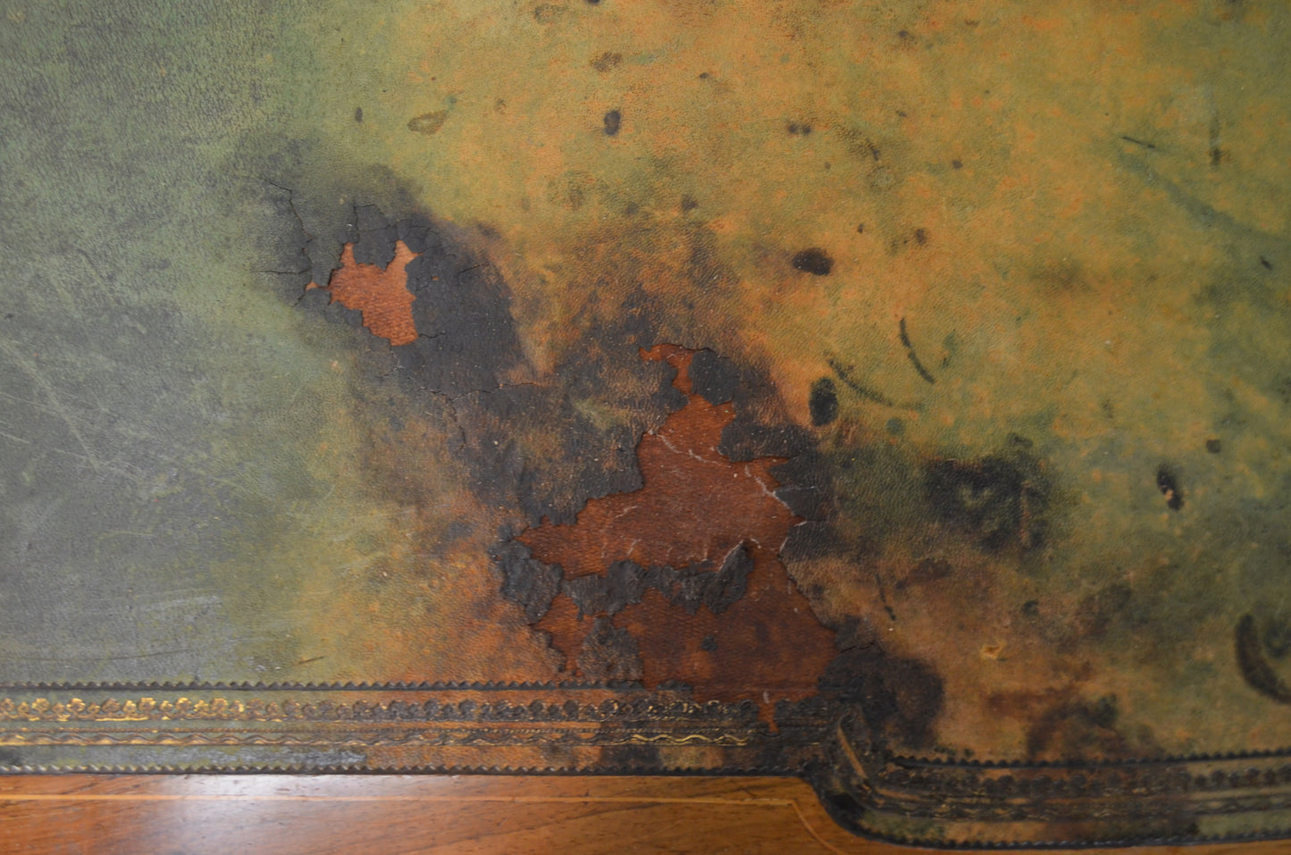 A 19th Century Ladies Writing Table