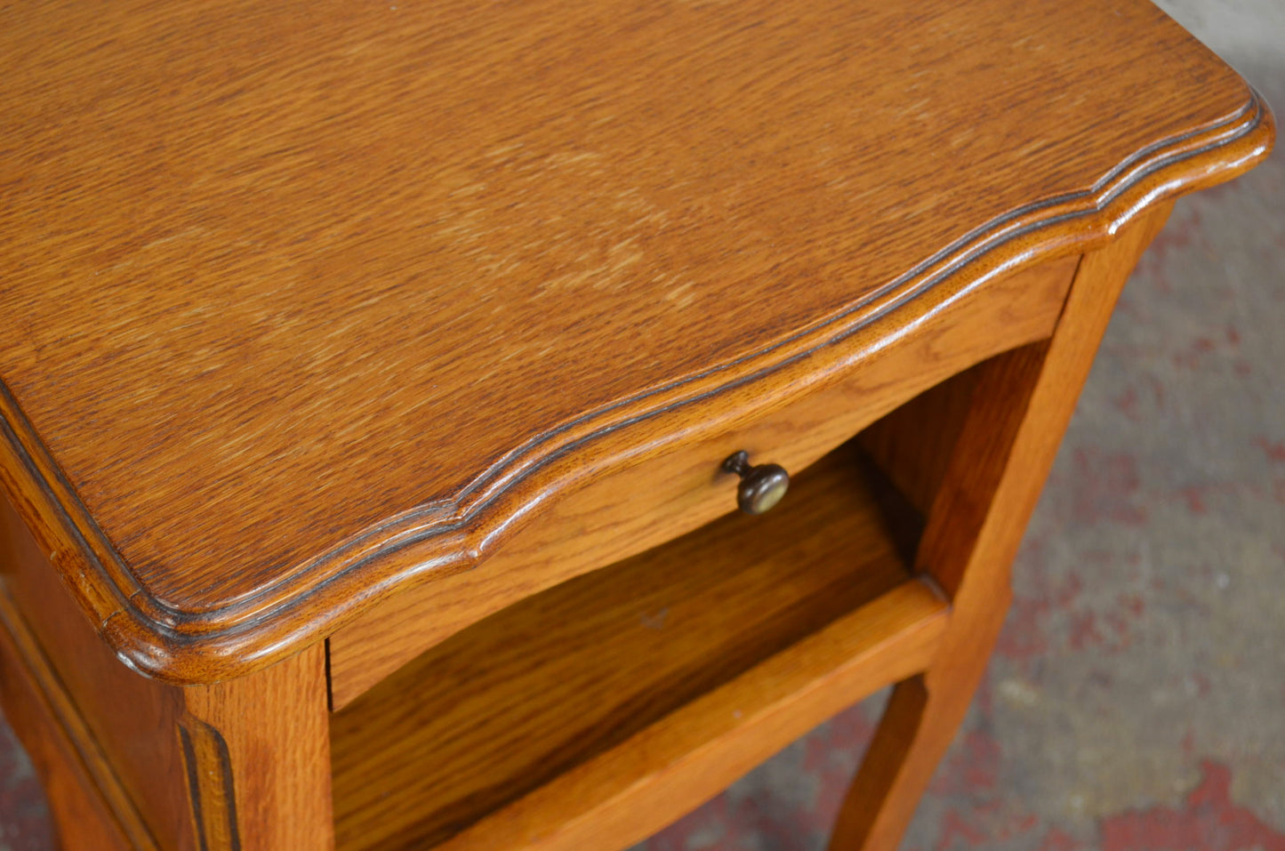 A Pair Of French Vintage 20th Century Oak Bedside Tables / Cabinets