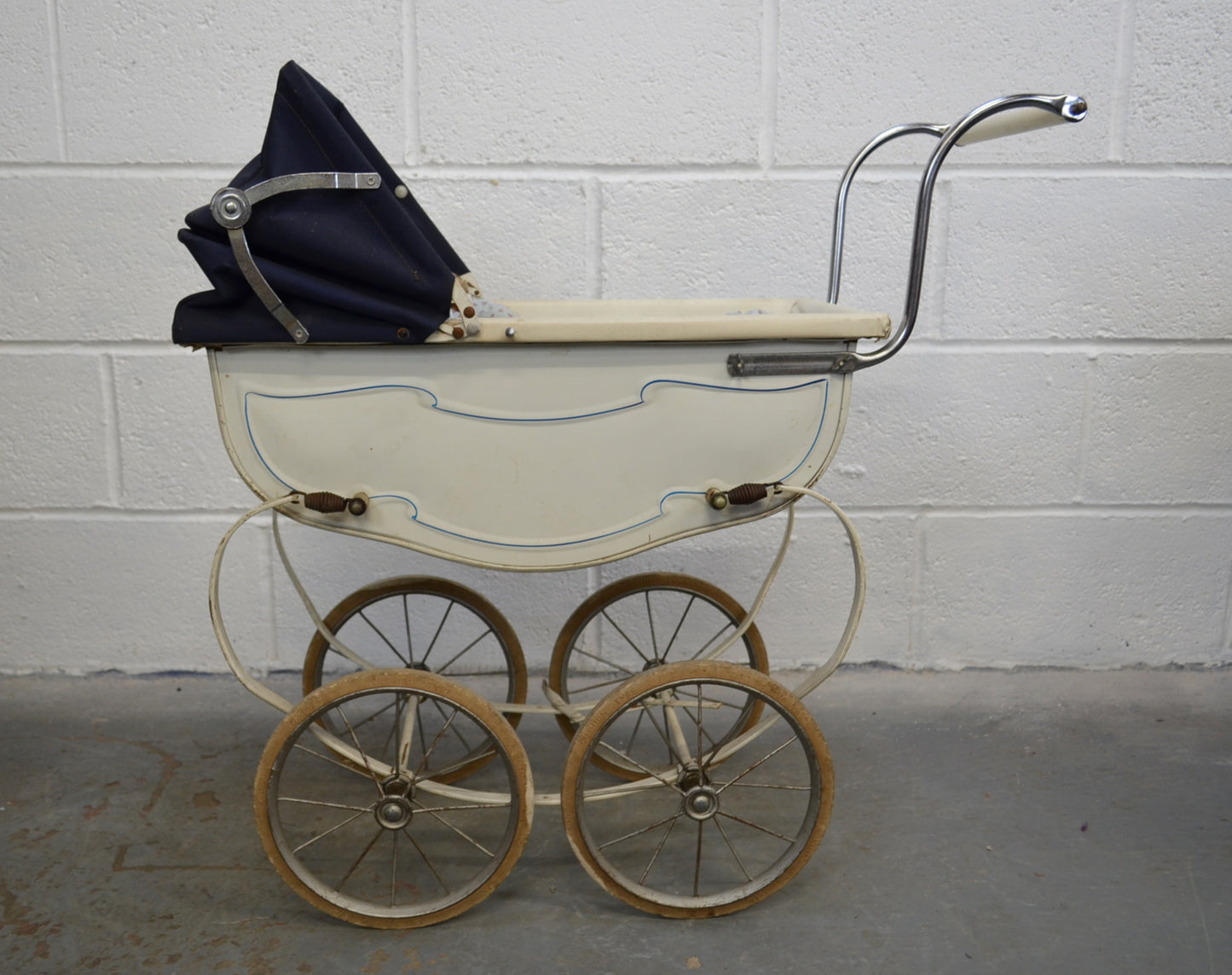 Vintage Dolls Pram