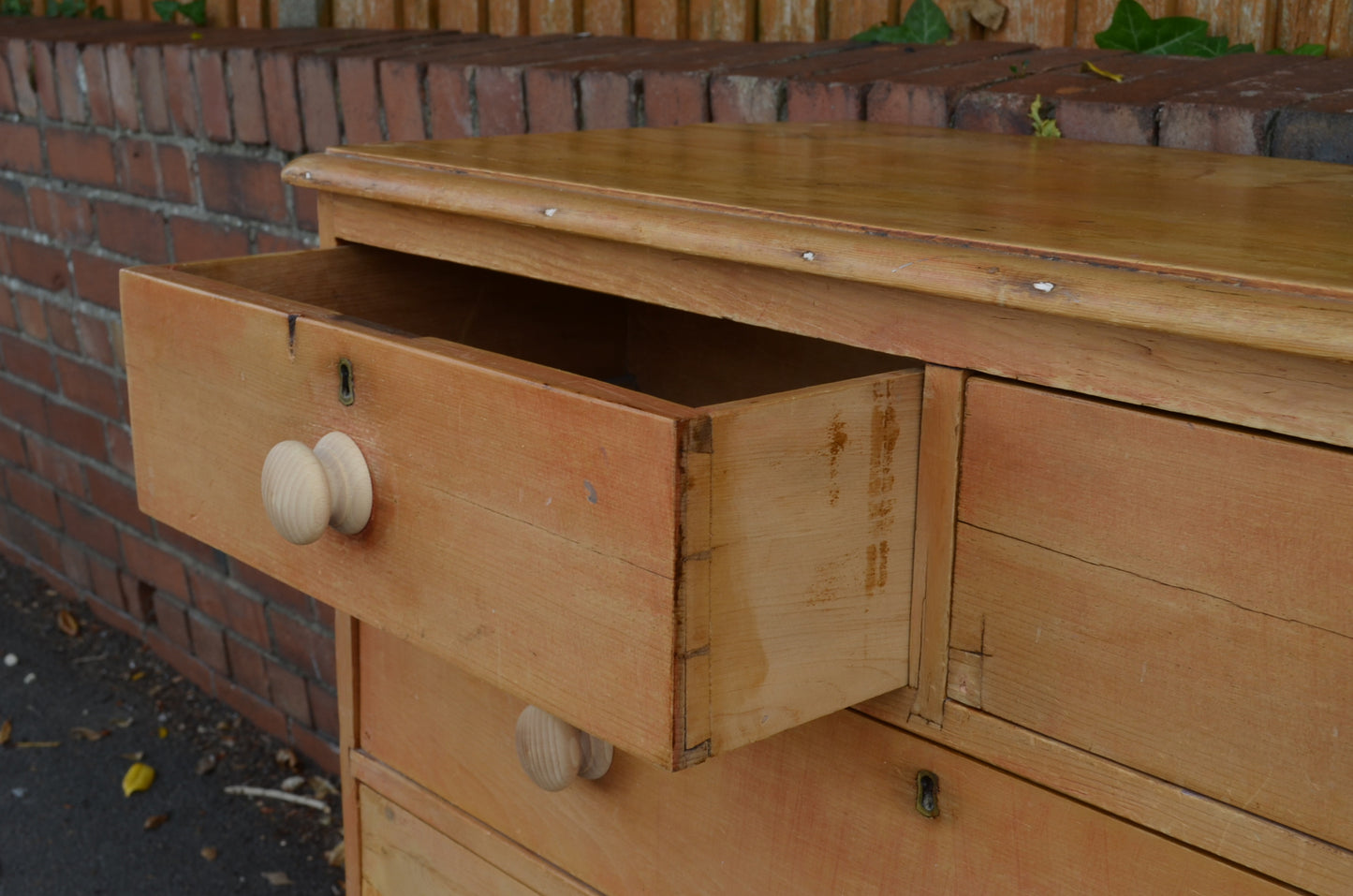 Victorian Chest Of Drawers