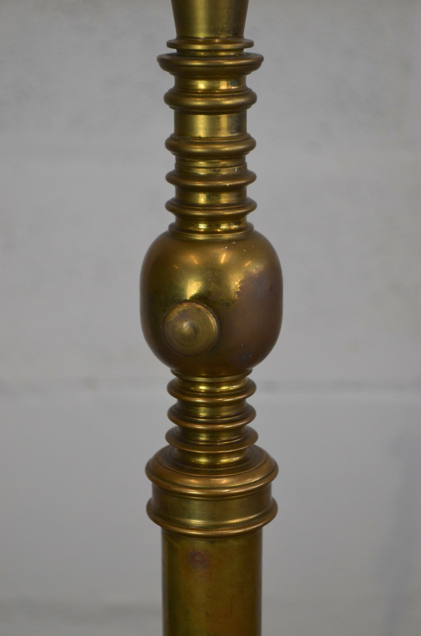 An Edwardian Brass & Iron Telescopic Standard Lamp