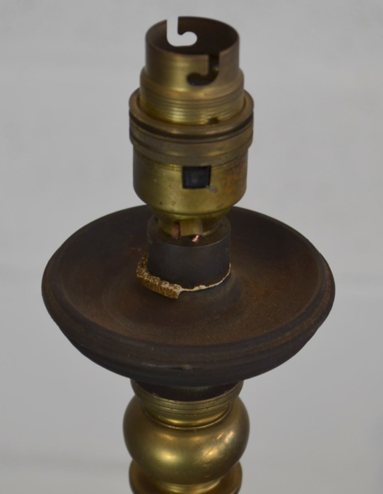 An Edwardian Brass & Iron Telescopic Standard Lamp