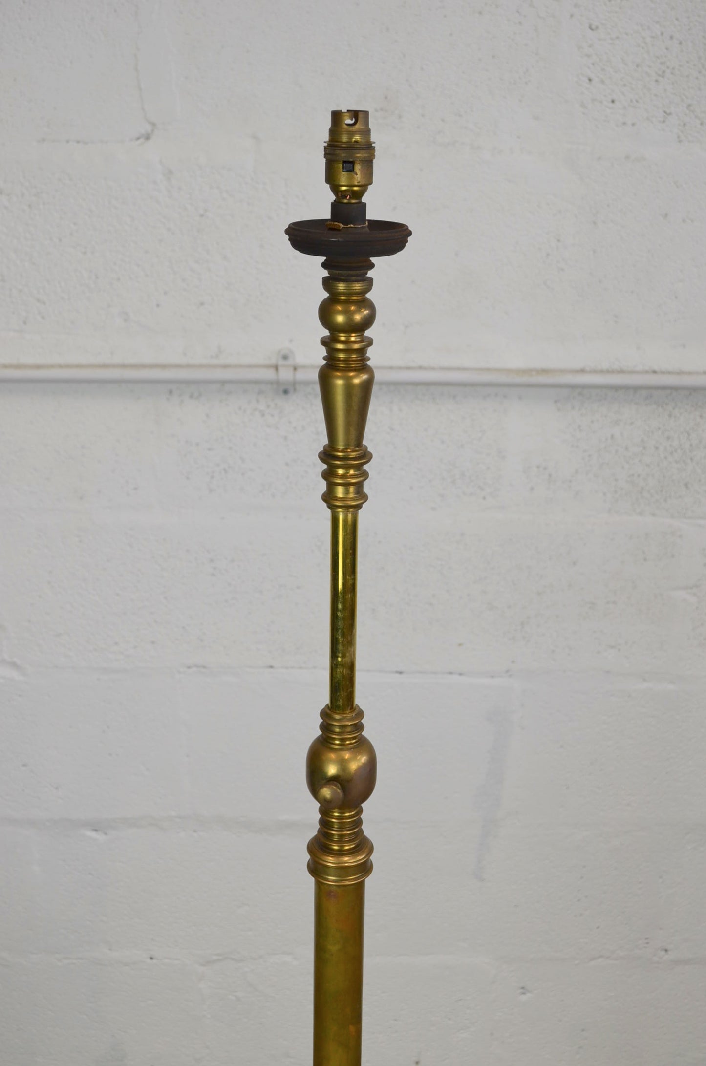 An Edwardian Brass & Iron Telescopic Standard Lamp
