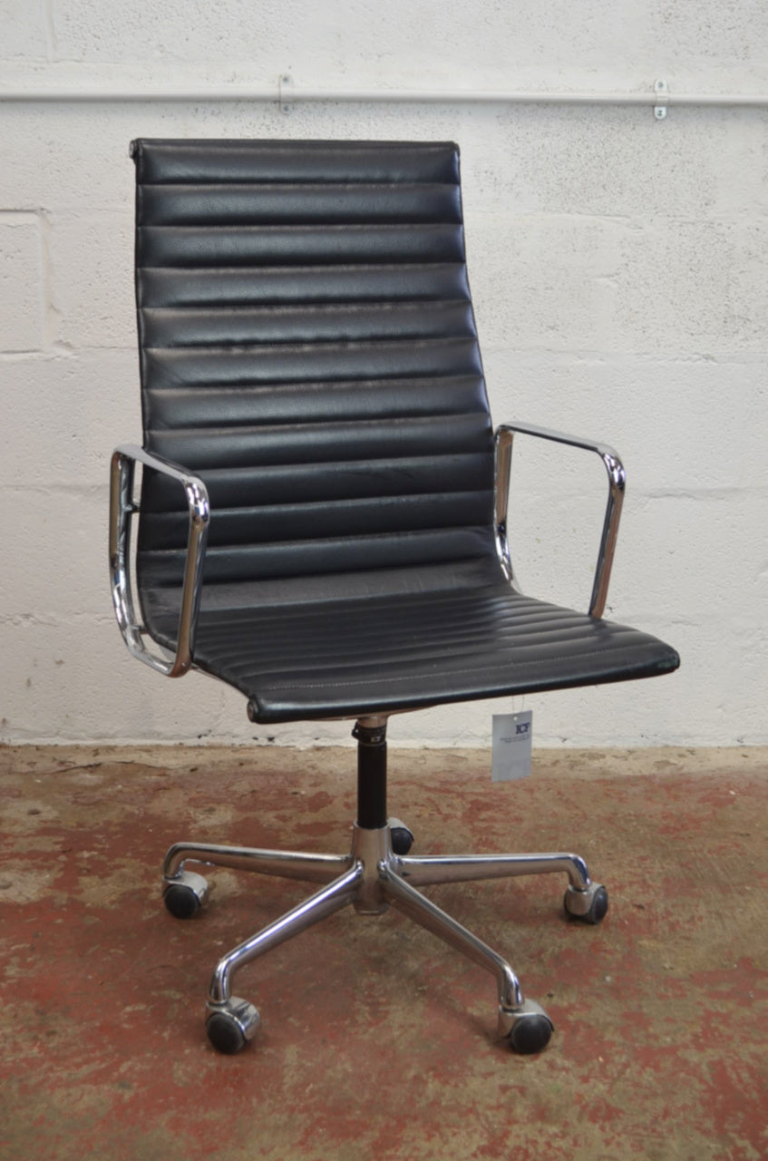 Vintage/Retro Charles & Ray Eames - Model EA 119