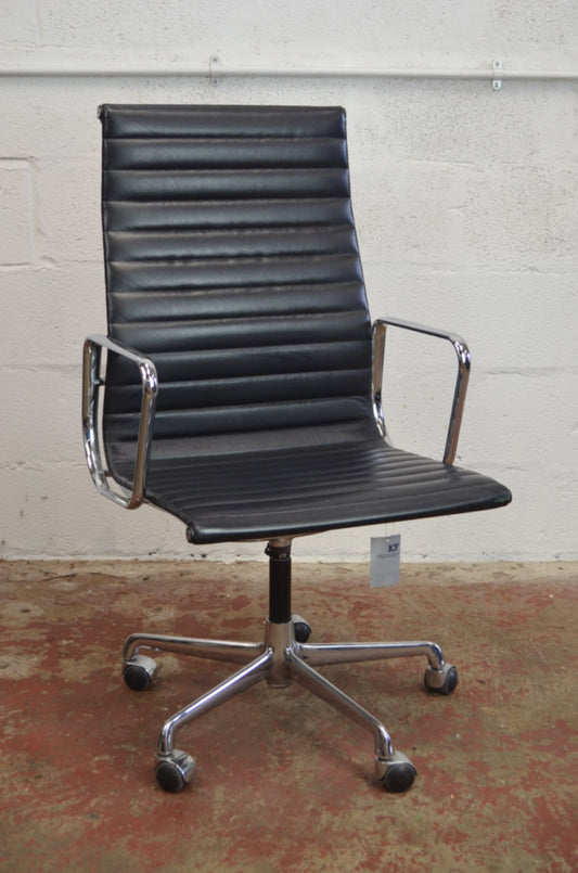 Vintage/Retro Charles & Ray Eames - Model EA 119