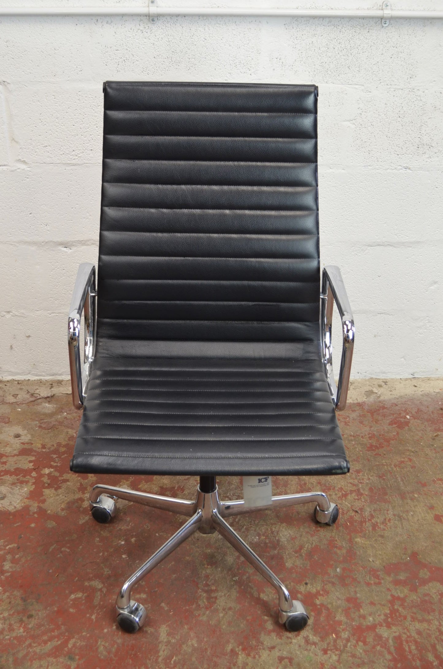 Vintage/Retro Charles & Ray Eames - Model EA 119