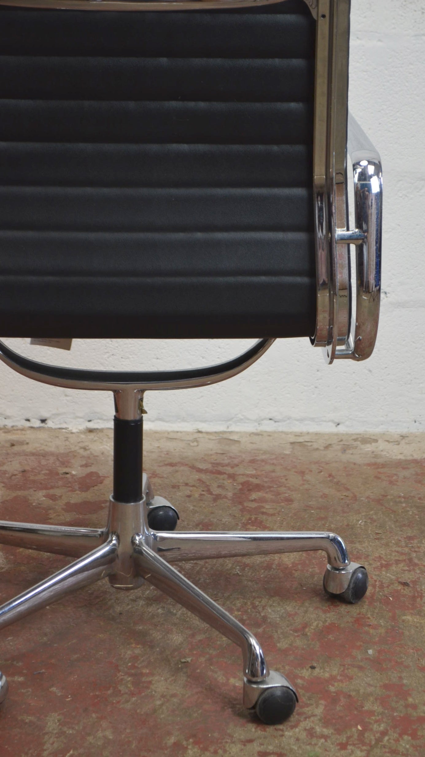 Vintage/Retro Charles & Ray Eames - Model EA 119