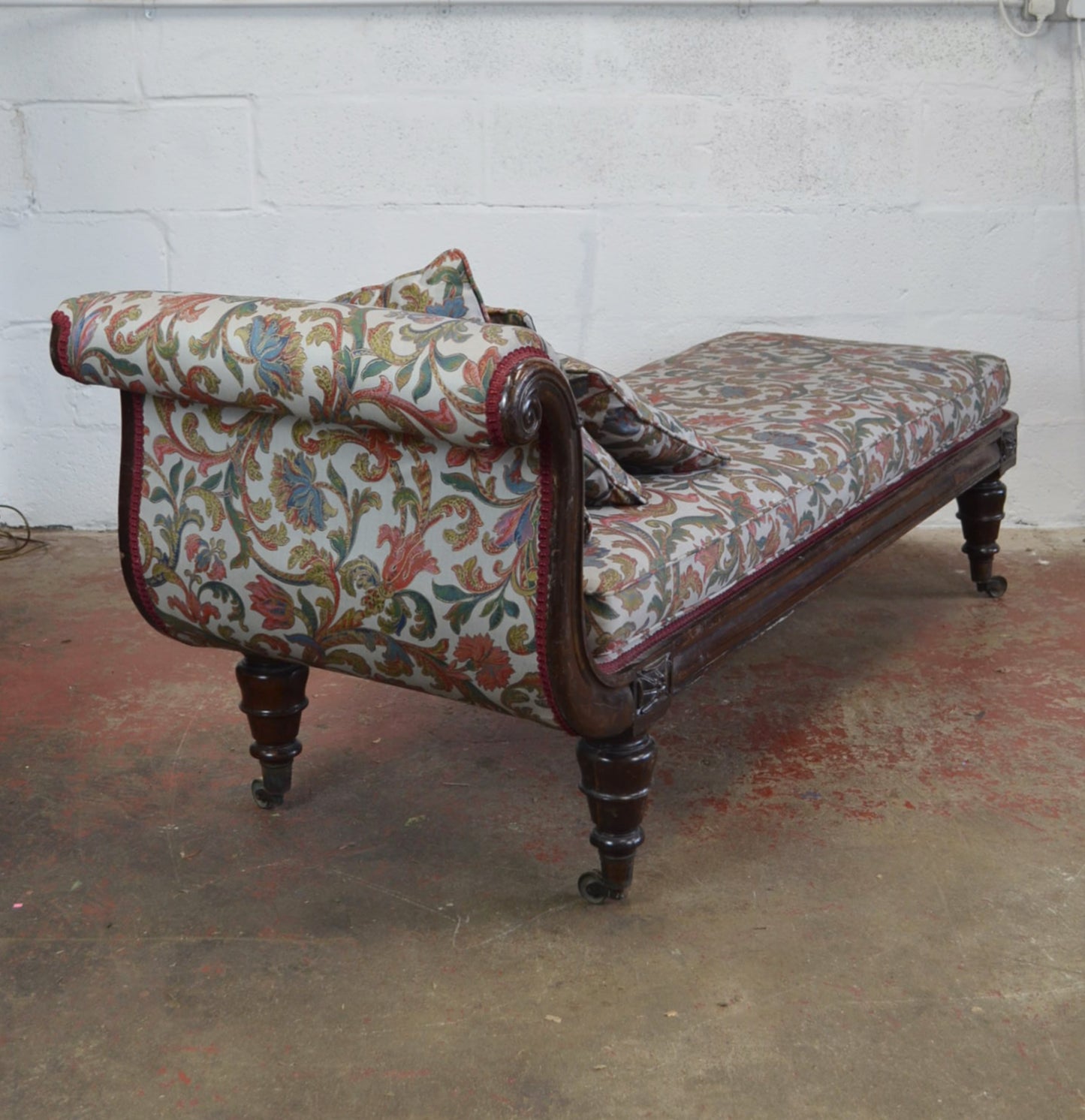 A Victorian Mahogany Chaise Longue