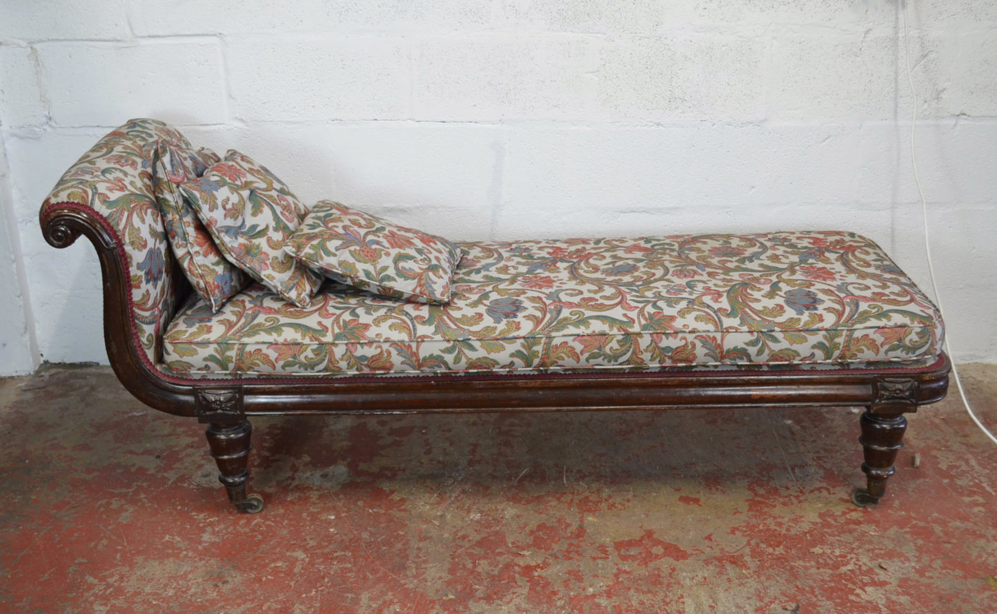 A Victorian Mahogany Chaise Longue