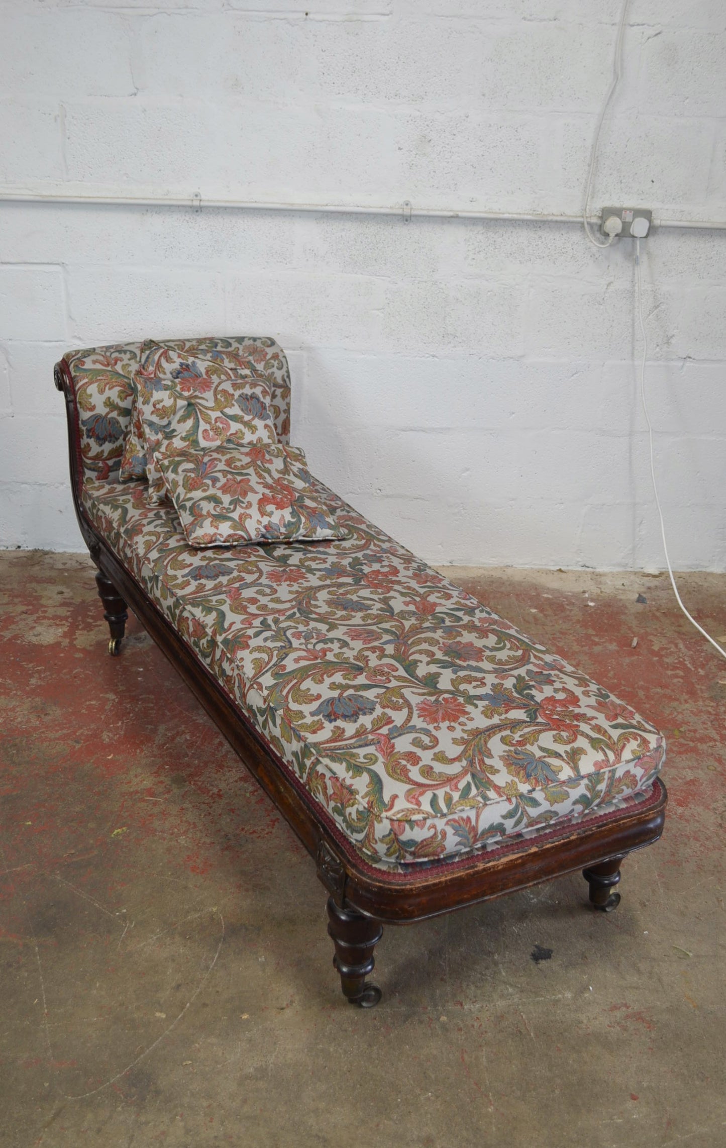 A Victorian Mahogany Chaise Longue