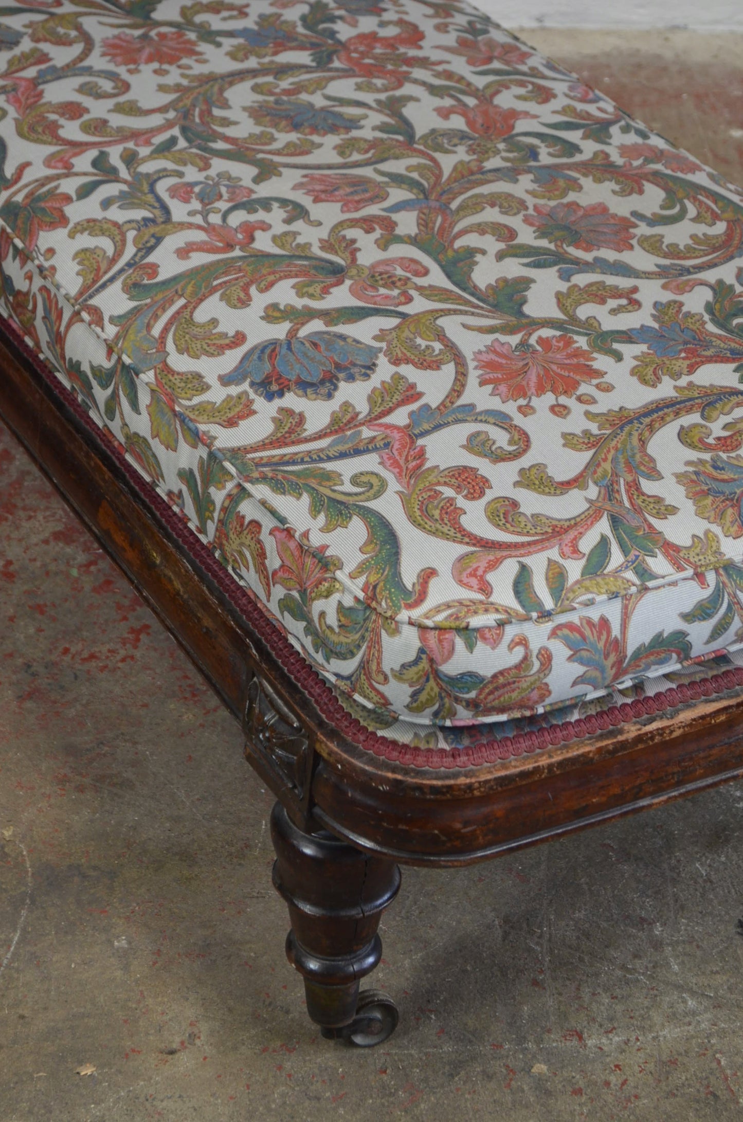 A Victorian Mahogany Chaise Longue