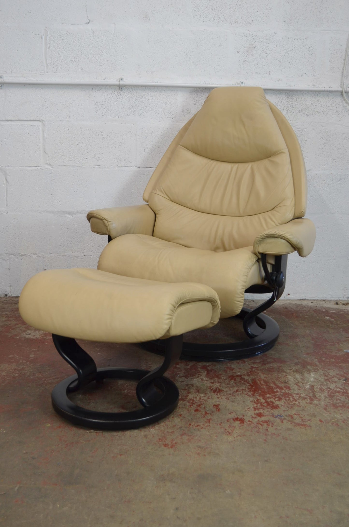 An Ekornes Stressless Voyager Lounge Chair With Footstool