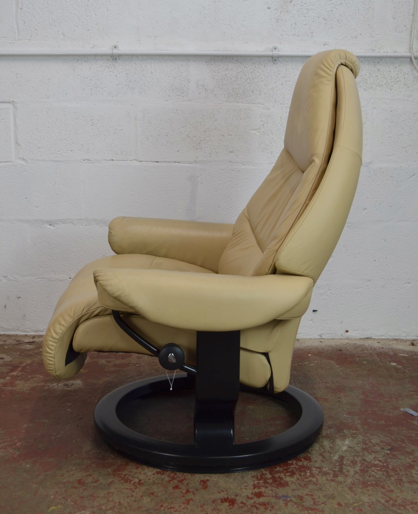 An Ekornes Stressless Voyager Lounge Chair With Footstool