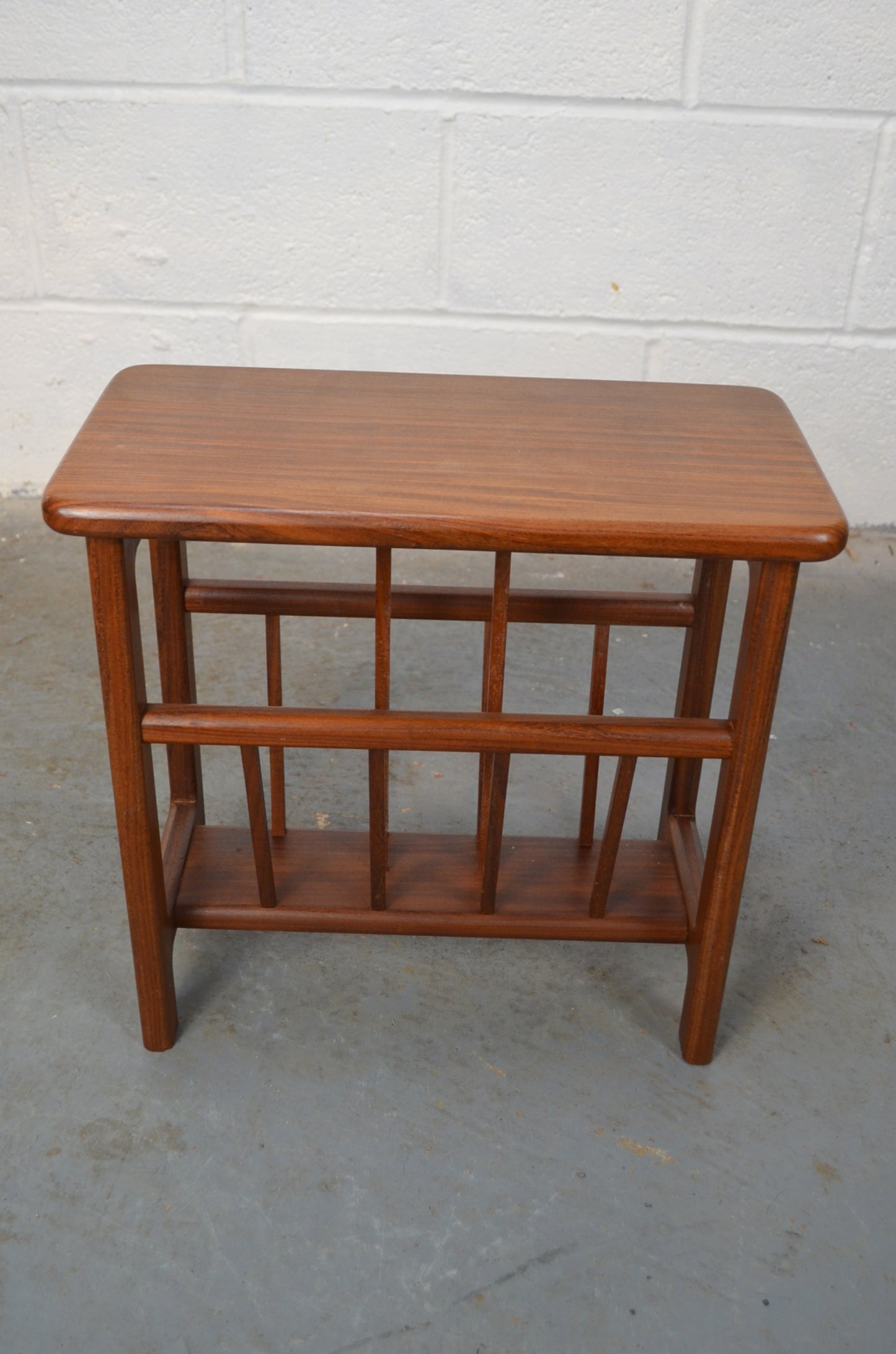 Vintage/Retro Magazine Rack