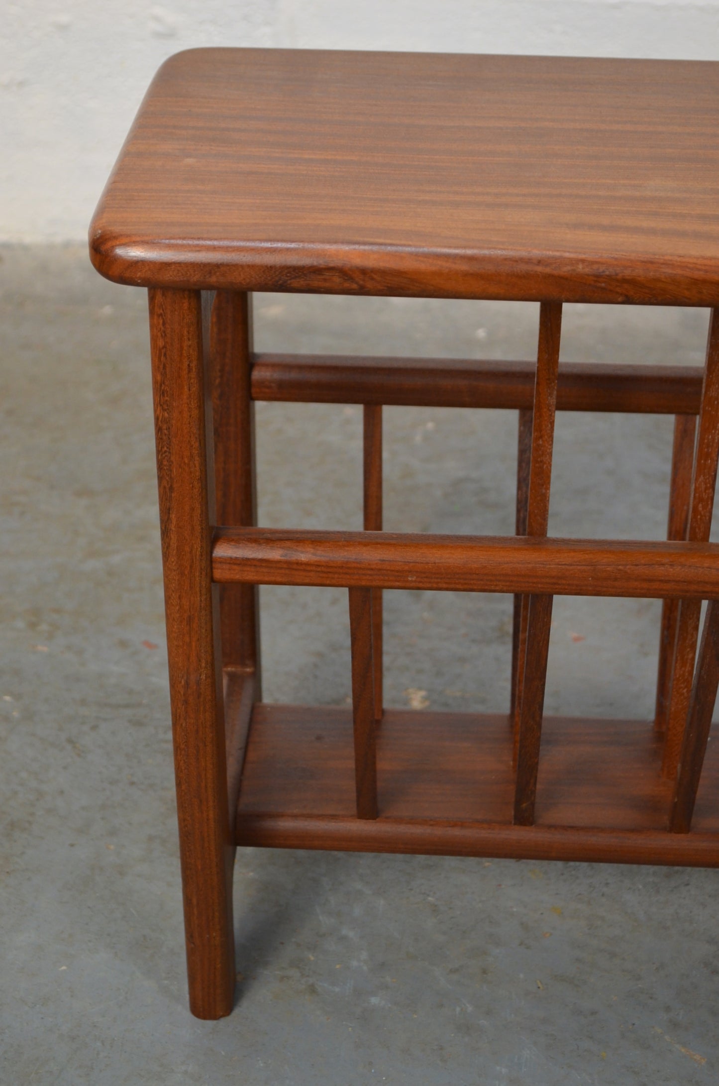 Vintage/Retro Magazine Rack