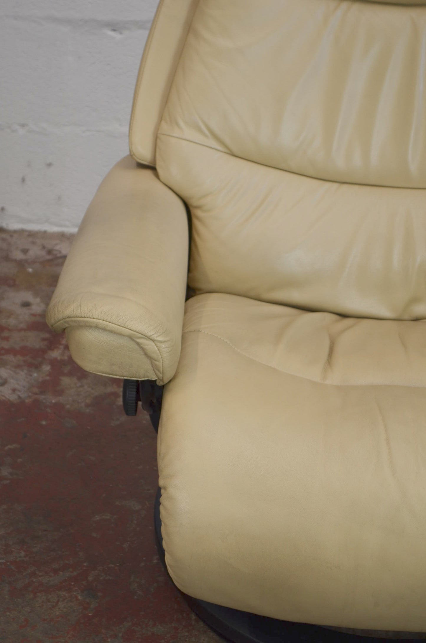 An Ekornes Stressless Voyager Lounge Chair With Footstool