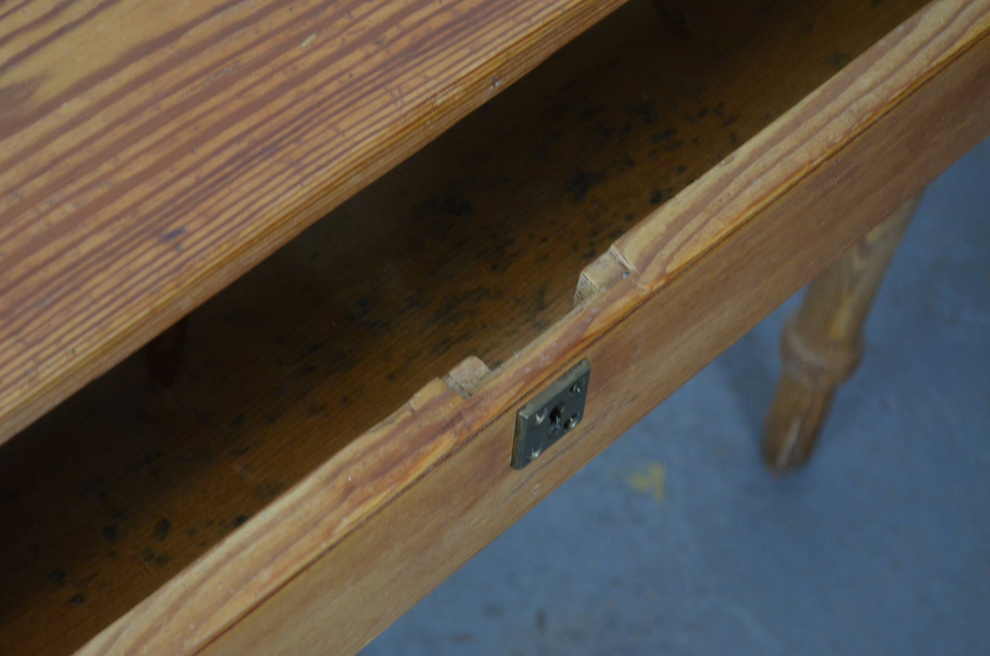 A Victorian Pine Table/Desk