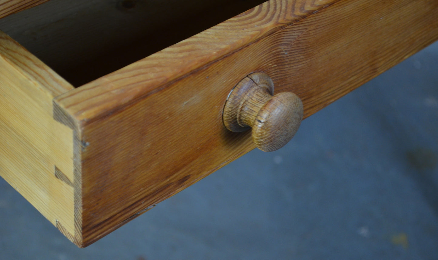 A Victorian Pine Table/Desk