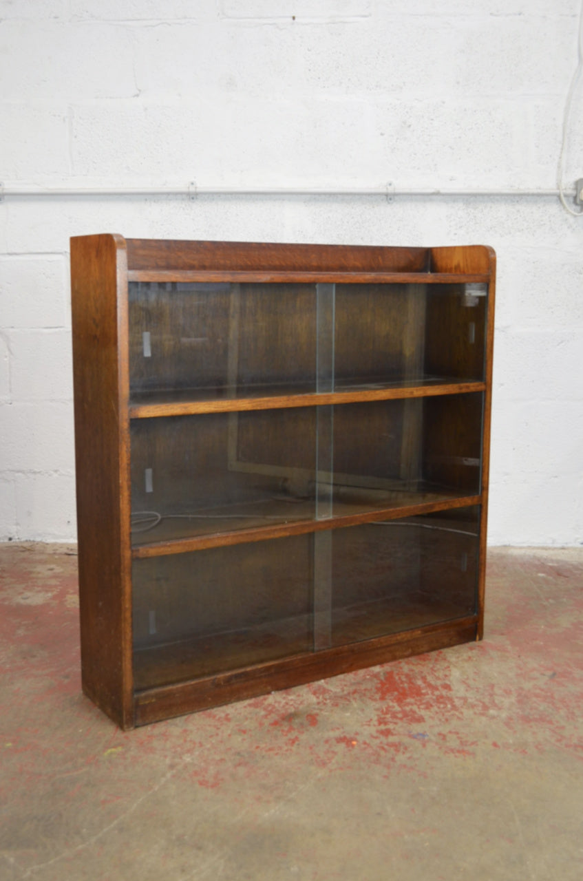 Vintage Mid Century Oak Bookcase/Cabinet