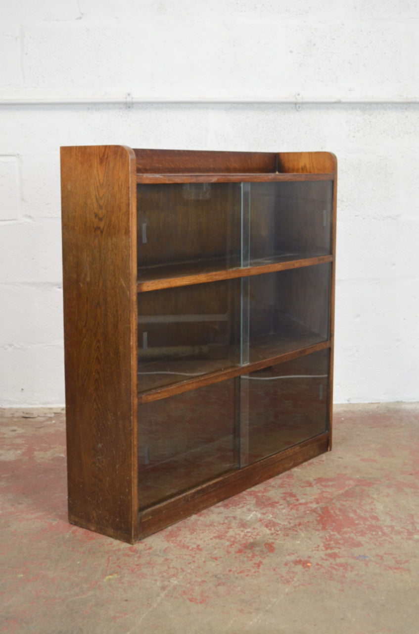 Vintage Mid Century Oak Bookcase/Cabinet