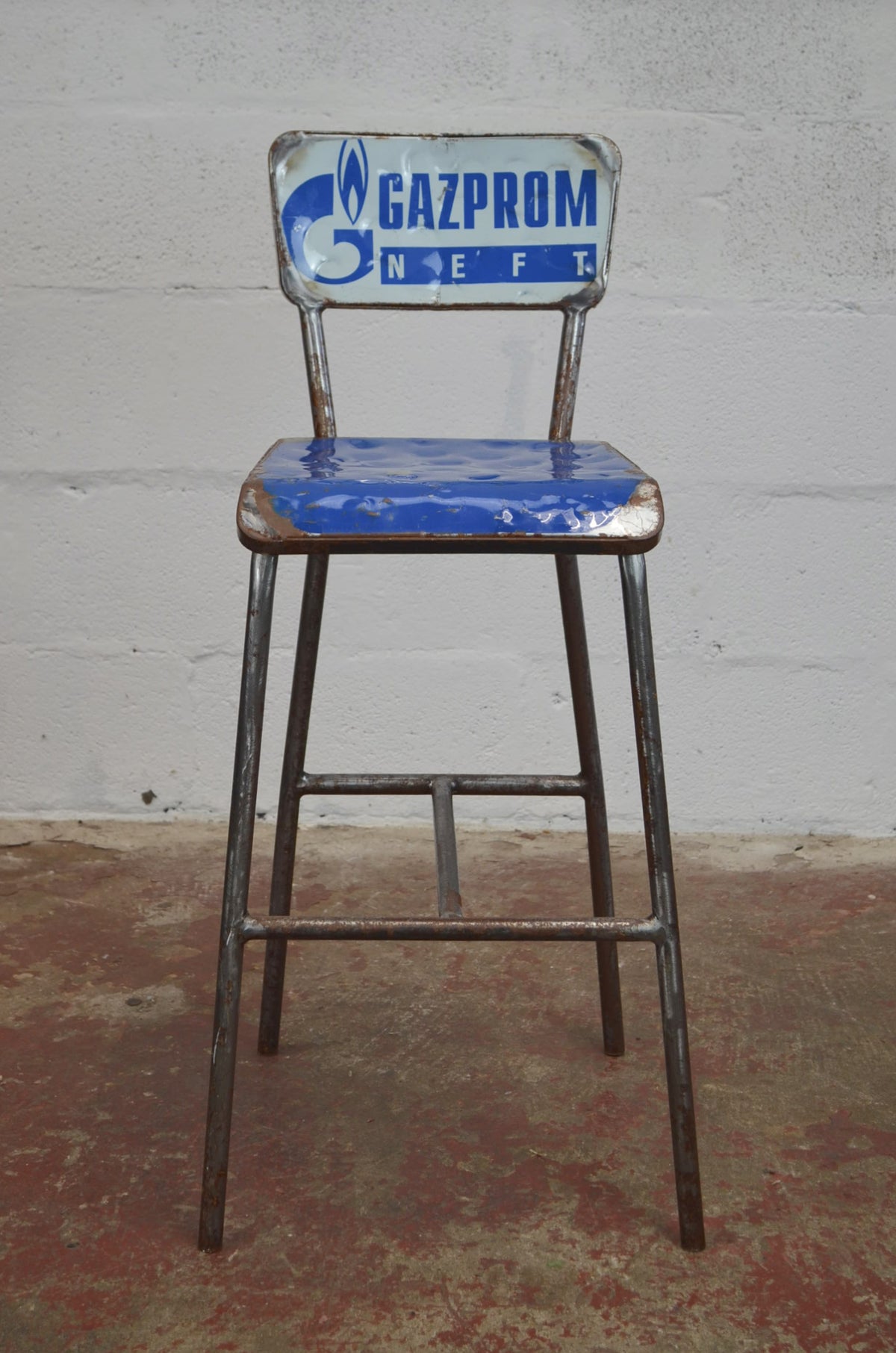 Vibrazioni Art Design ‘SECCO’ Bar Stool – Upcycled Industrial Masterpiece
