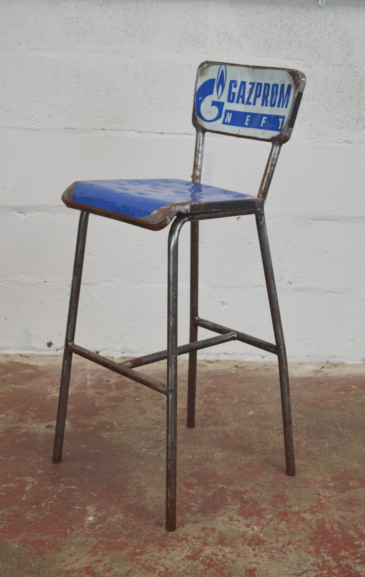 Vibrazioni Art Design ‘SECCO’ Bar Stool – Upcycled Industrial Masterpiece