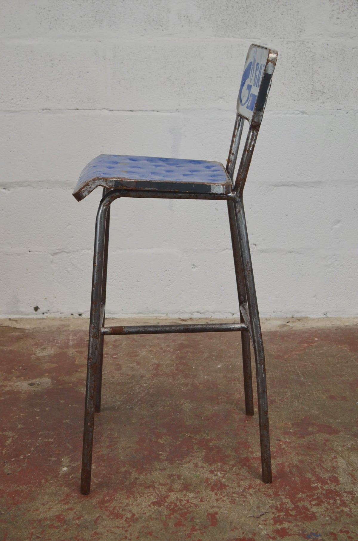 Vibrazioni Art Design ‘SECCO’ Bar Stool – Upcycled Industrial Masterpiece