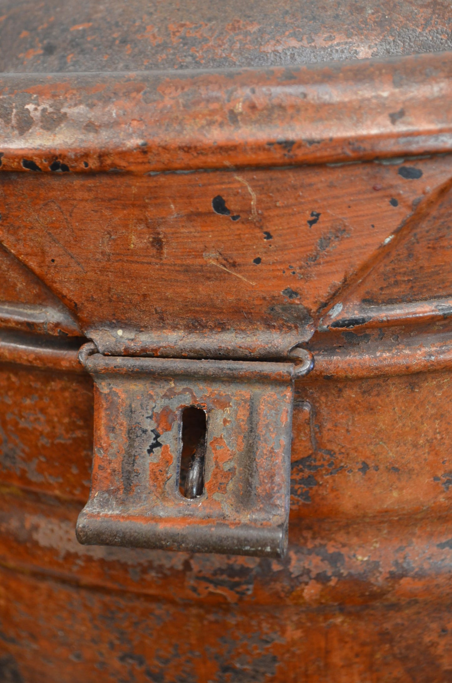 Early 20th Century Metal/Toleware Hat Box