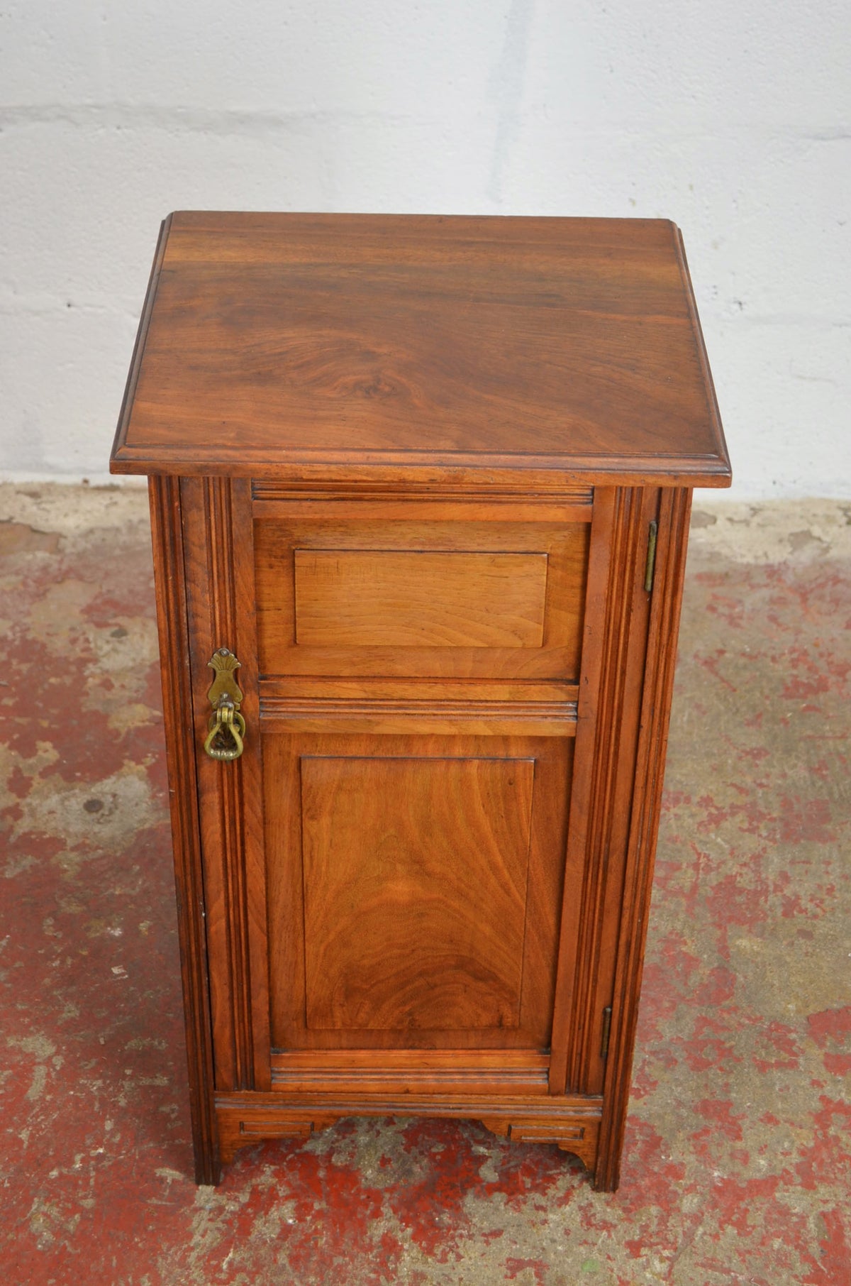 An Antique Oak Bedside Cabinet / Nightstand