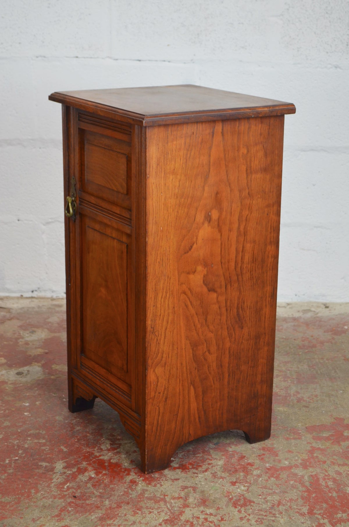 An Antique Oak Bedside Cabinet / Nightstand