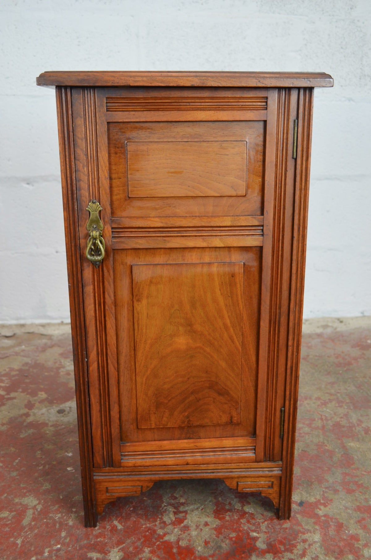 An Antique Oak Bedside Cabinet / Nightstand