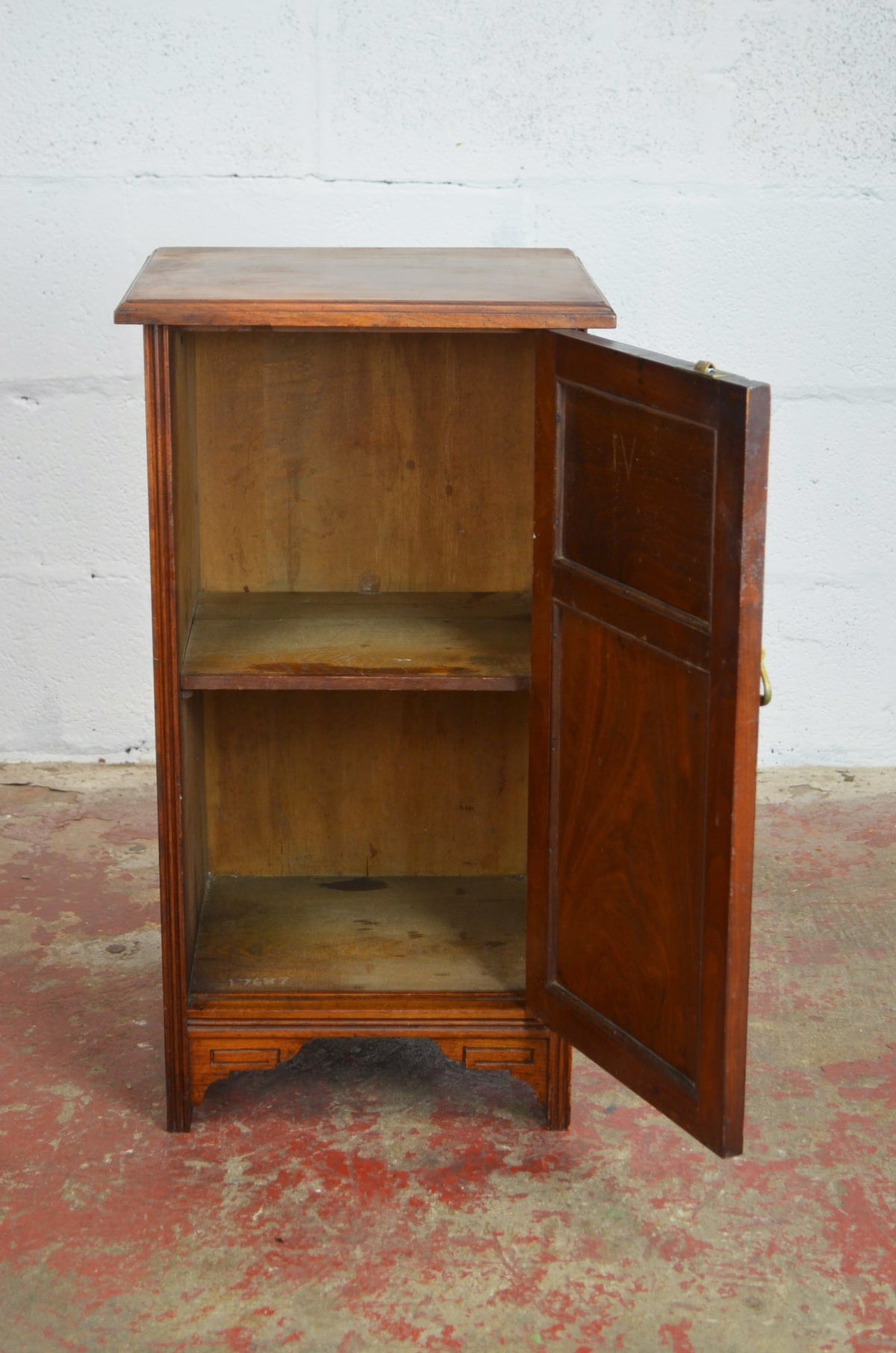 An Antique Oak Bedside Cabinet / Nightstand