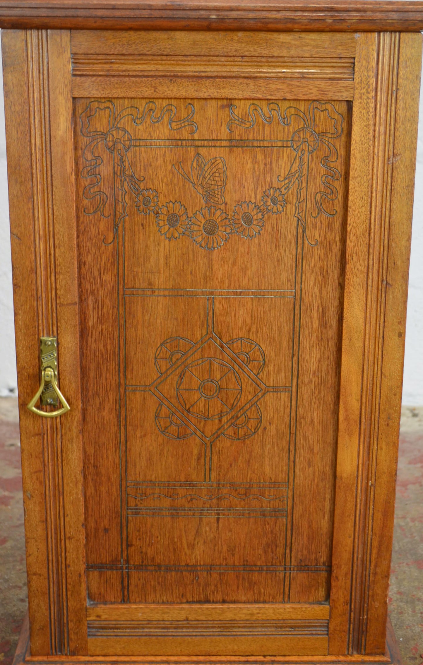 An Antique Oak Bedside Cabinet / Nightstand