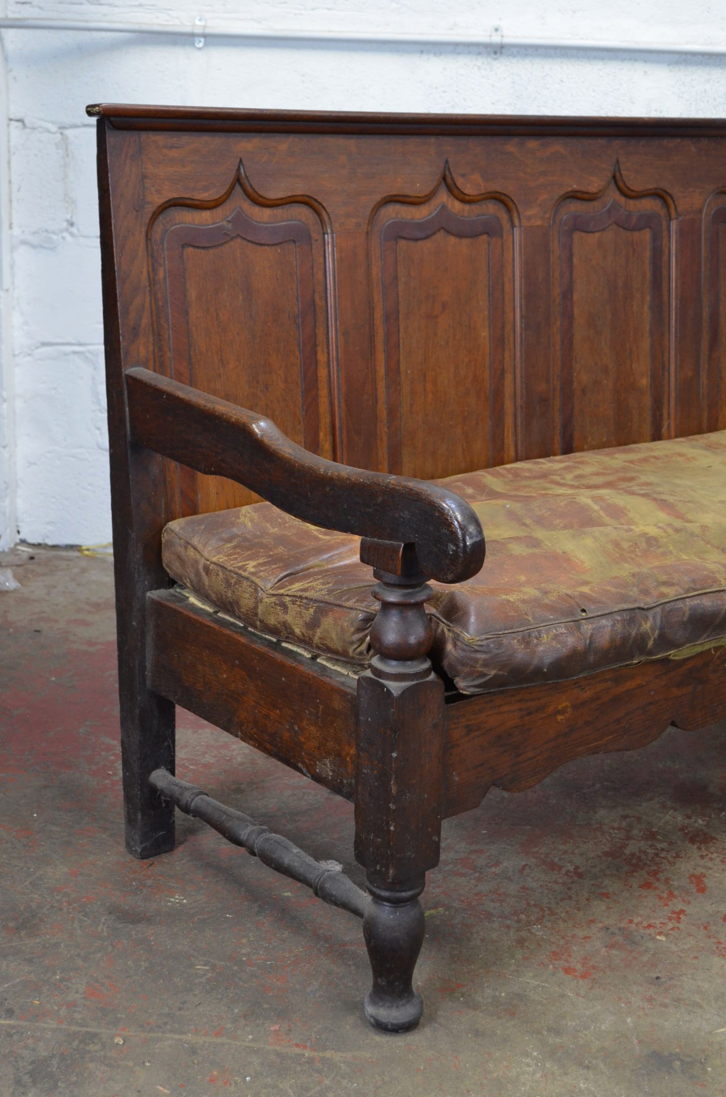 An 18TH Century Welsh Oak & Mahogany Crossbanded Settle