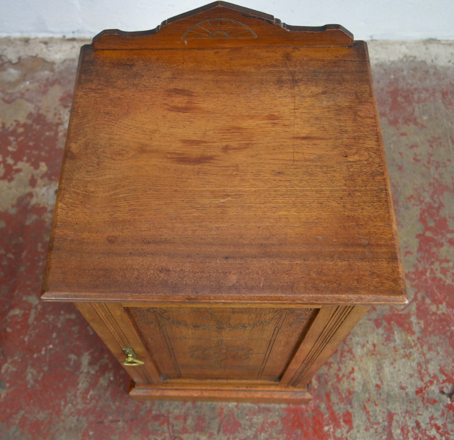 An Antique Oak Bedside Cabinet / Nightstand