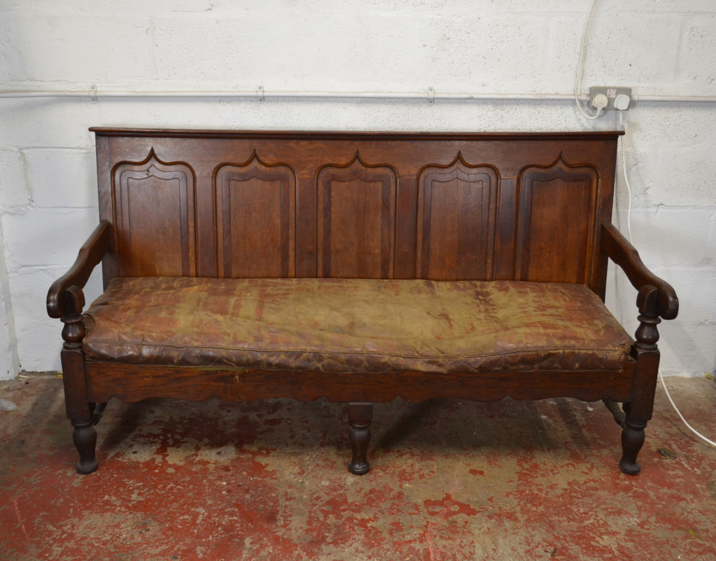 An 18TH Century Welsh Oak & Mahogany Crossbanded Settle