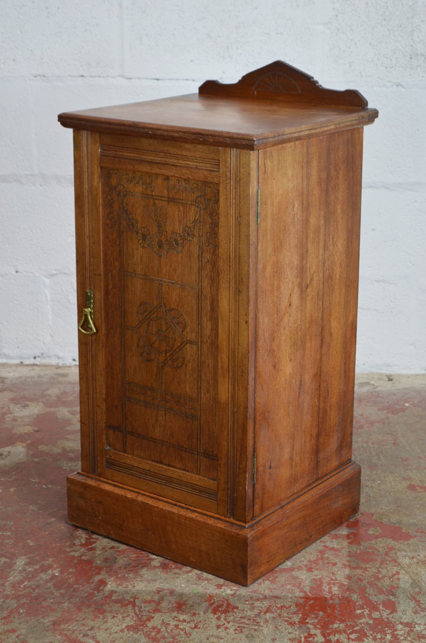 An Antique Oak Bedside Cabinet / Nightstand