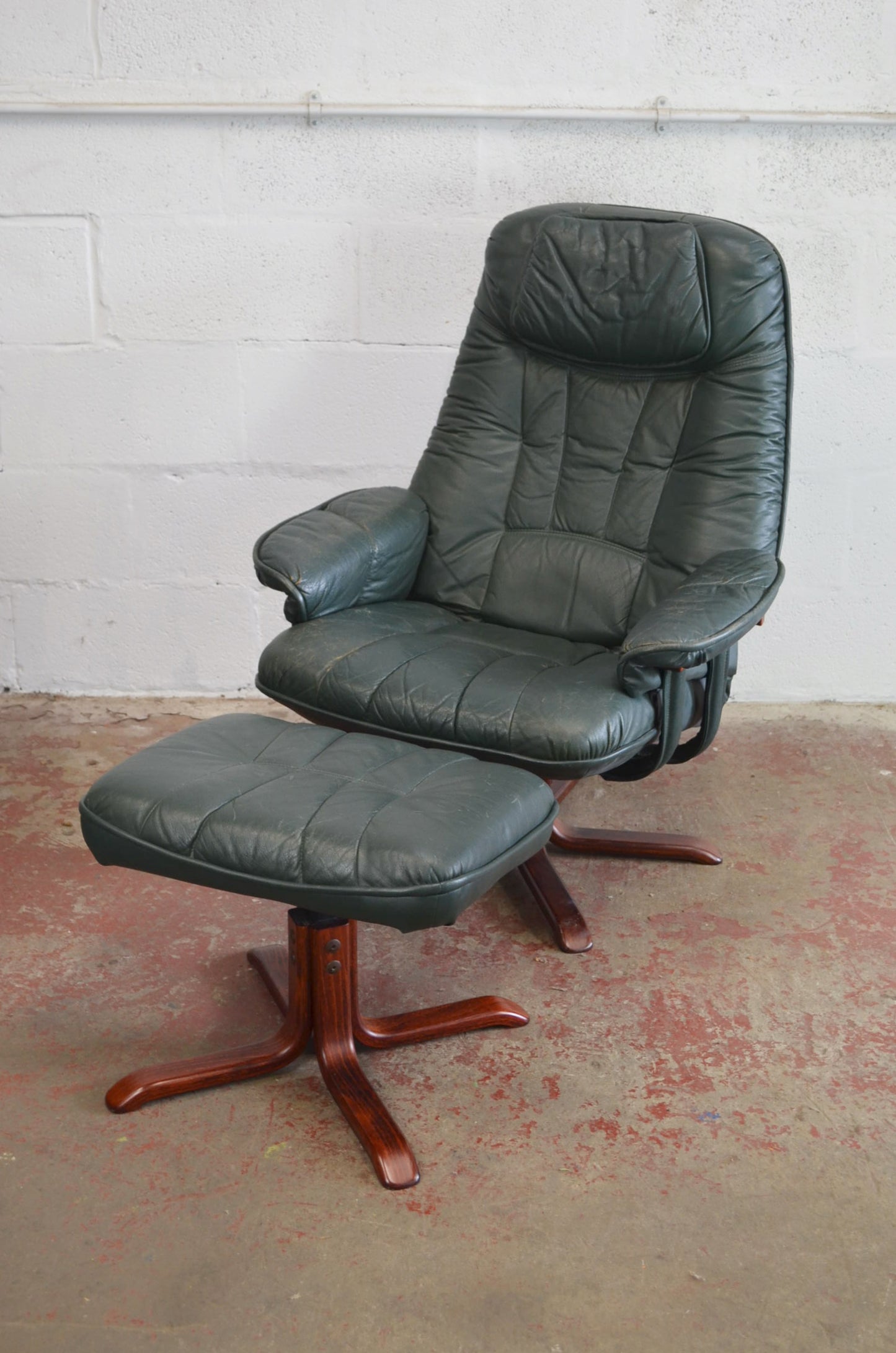 Retro 20th Century Leather Swivel Chair