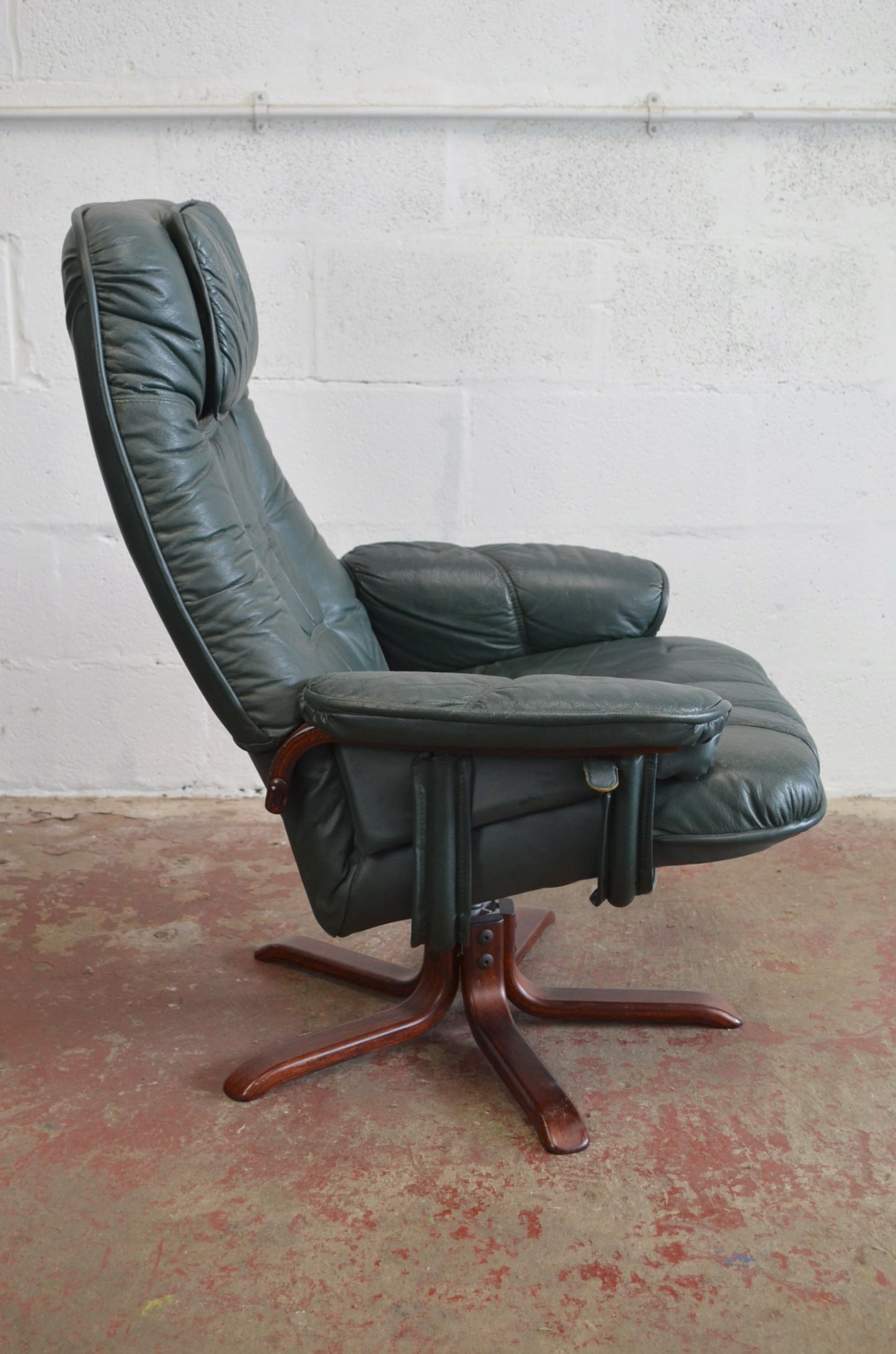 Retro 20th Century Leather Swivel Chair
