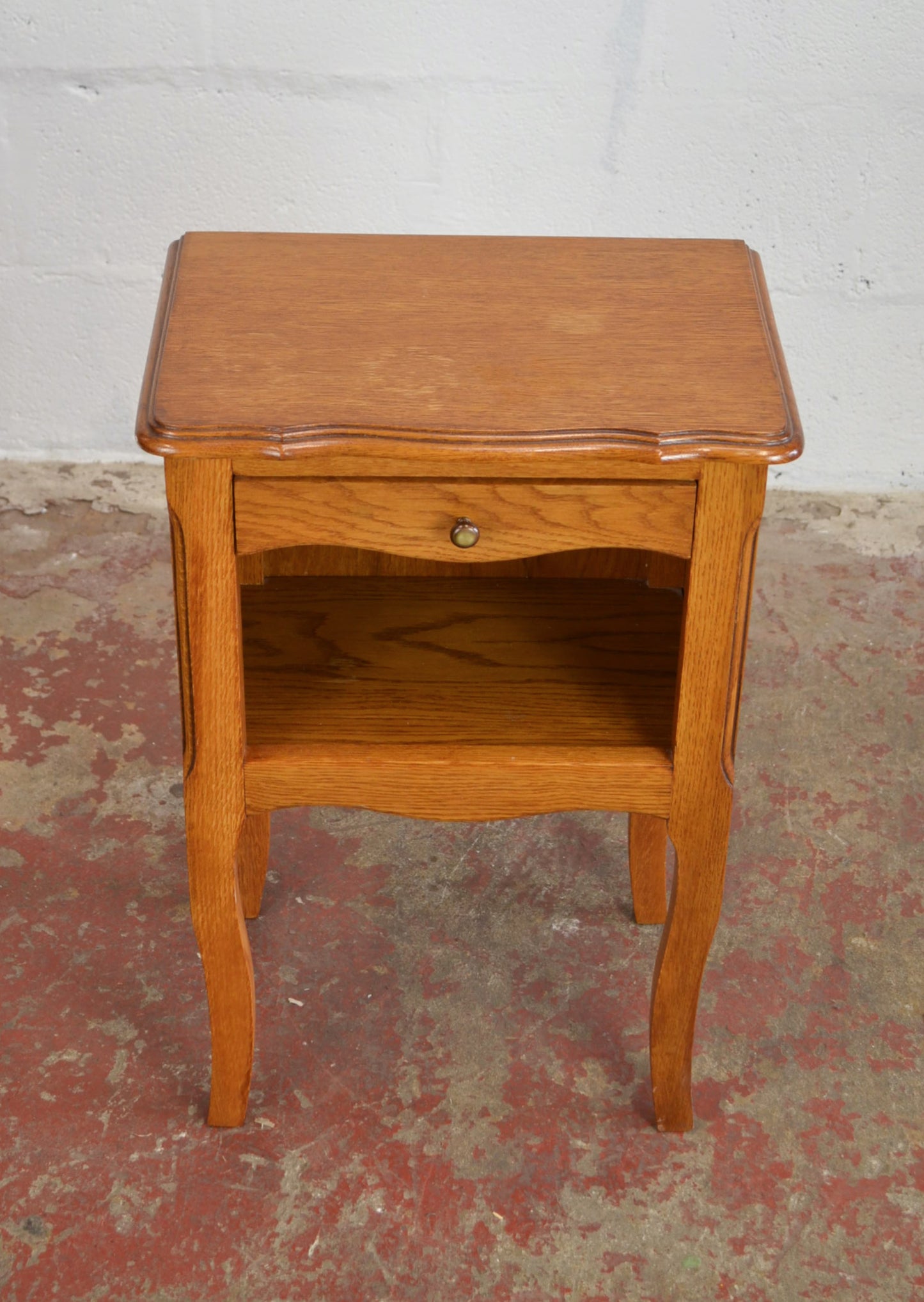 A Pair Of French Vintage 20th Century Oak Bedside Tables / Cabinets
