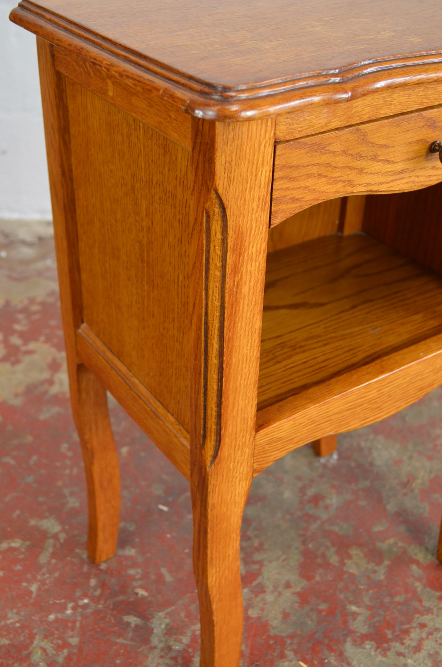 A Pair Of French Vintage 20th Century Oak Bedside Tables / Cabinets