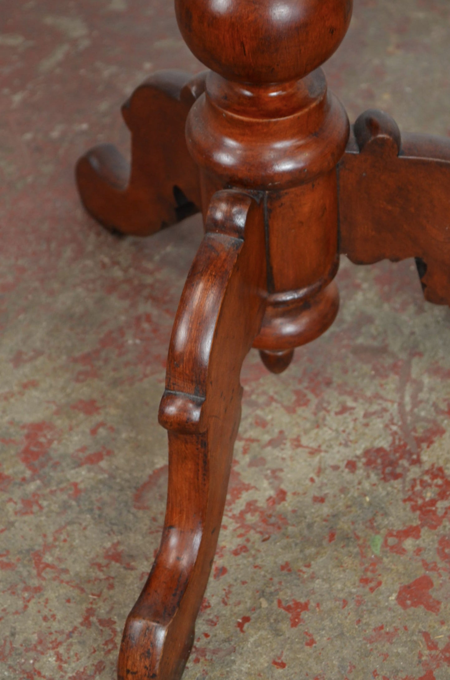 A Victorian Mahogany Tripod Side/Wine Table