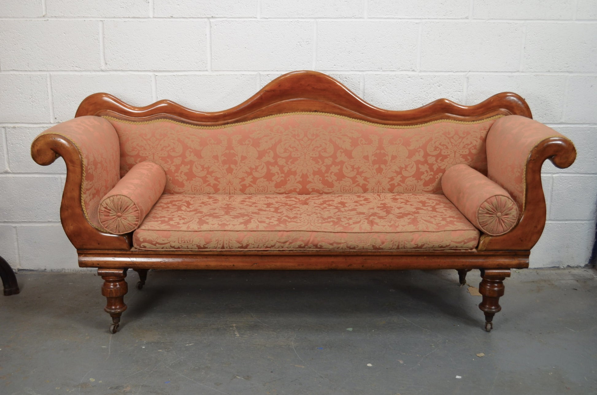 victorian sofa
