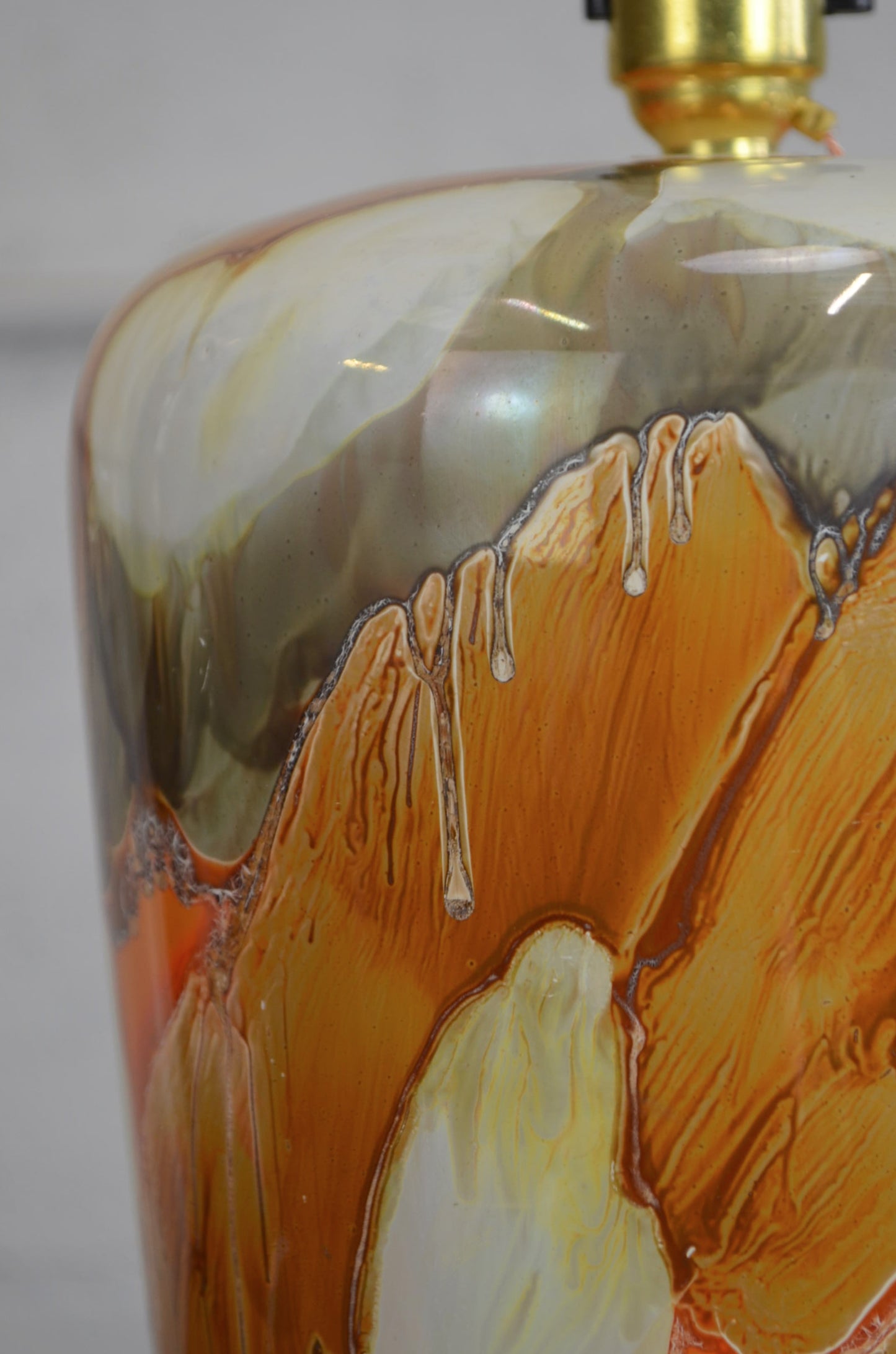 A Vintage Ceramic Art Pattern Table Lamp