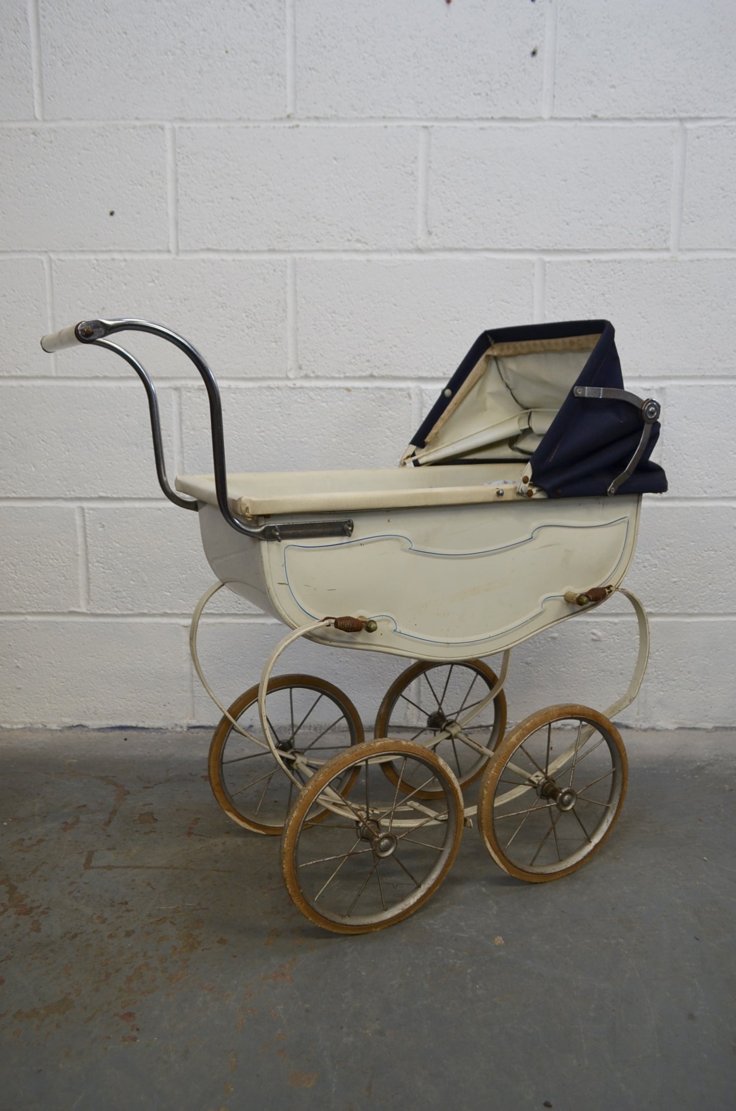 Vintage Dolls Pram