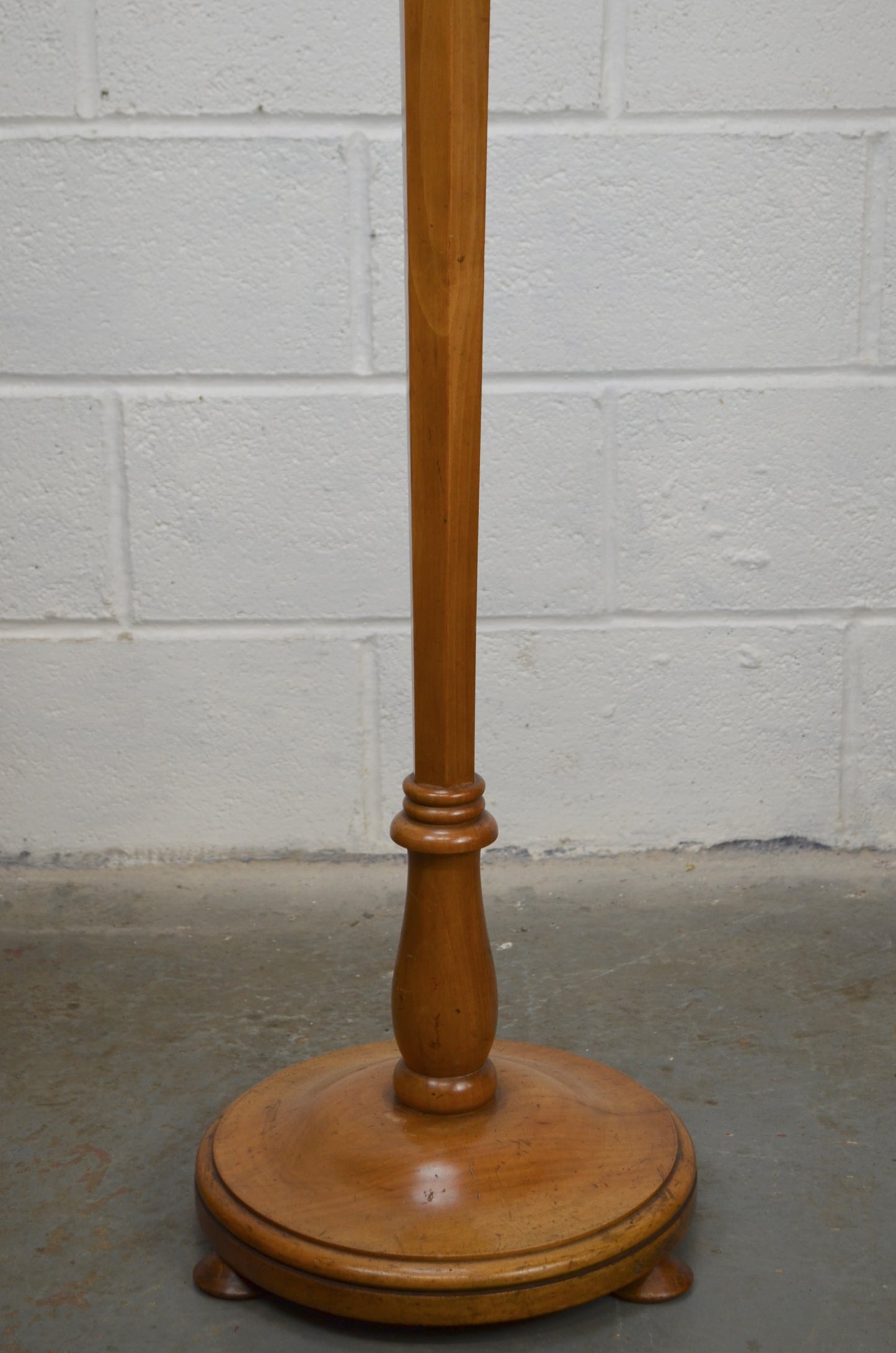 Vintage Walnut Floor Lamp (n1)
