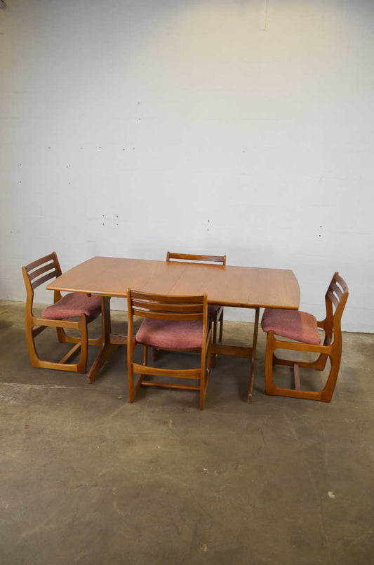Vanson Dining Table & Chairs